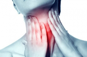 Ho viêm họng thường khiến người bệnh cảm thấy mệt mỏi, cơ thể suy yếu